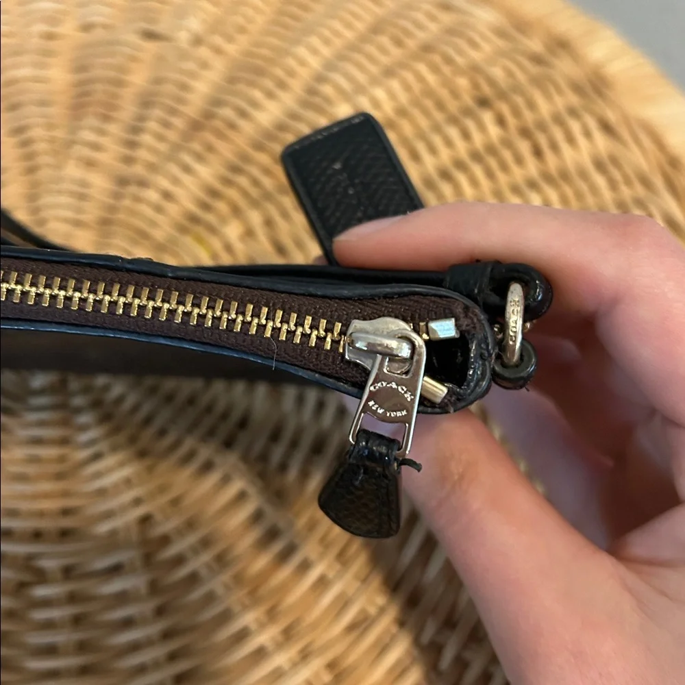 Coach‎ Black Signature Corner Zip Wristlet Brown Black
